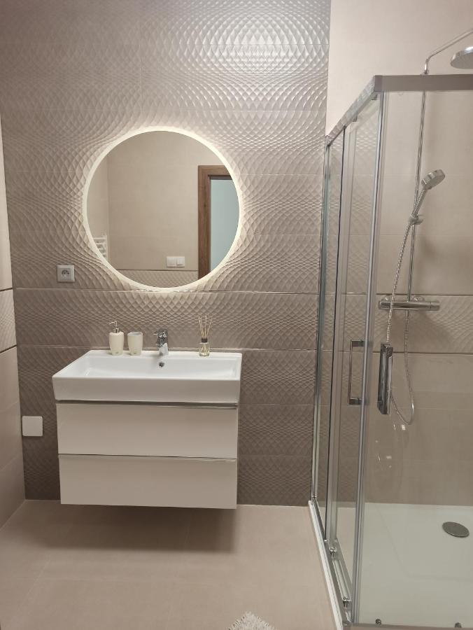 Taban Halifax Apartment - City Center & Free Parking Nitra Eksteriør billede