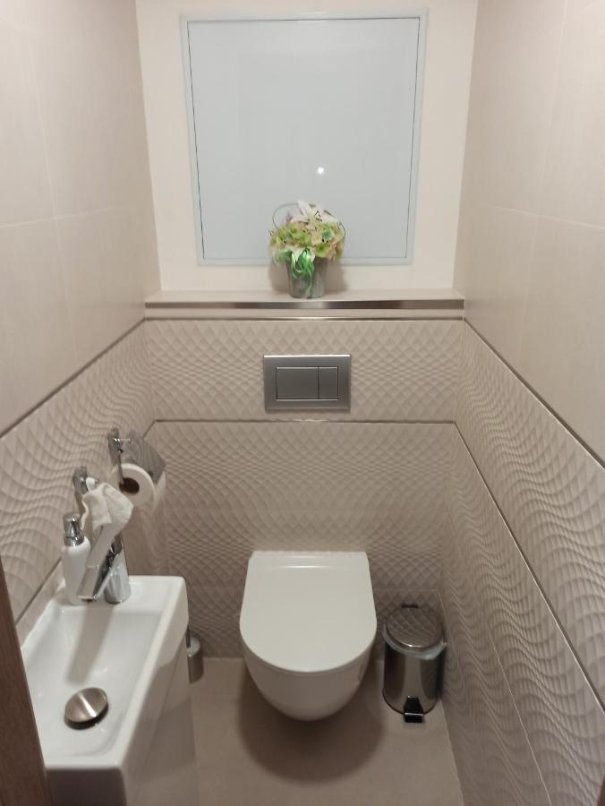 Taban Halifax Apartment - City Center & Free Parking Nitra Eksteriør billede