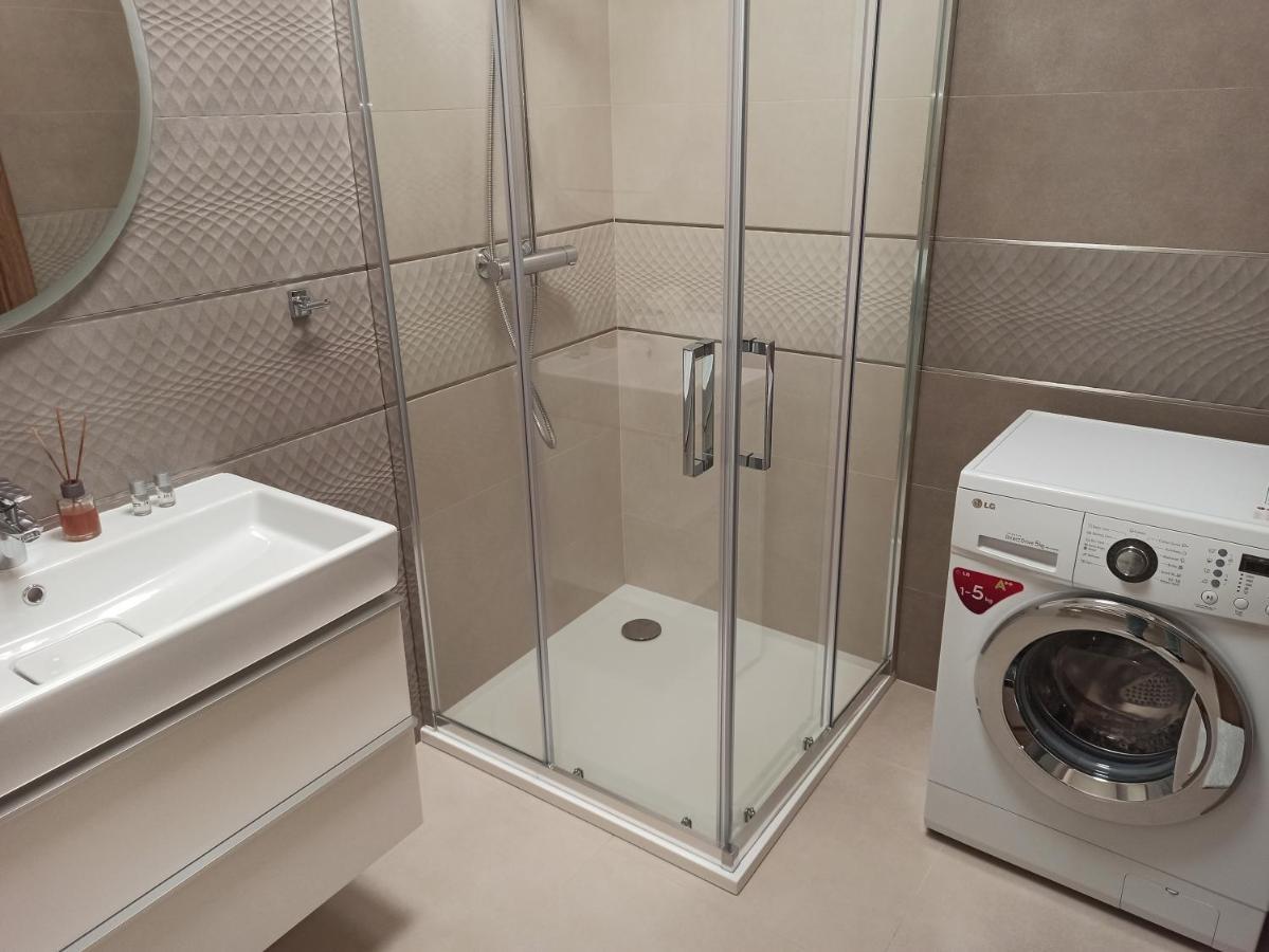 Taban Halifax Apartment - City Center & Free Parking Nitra Eksteriør billede