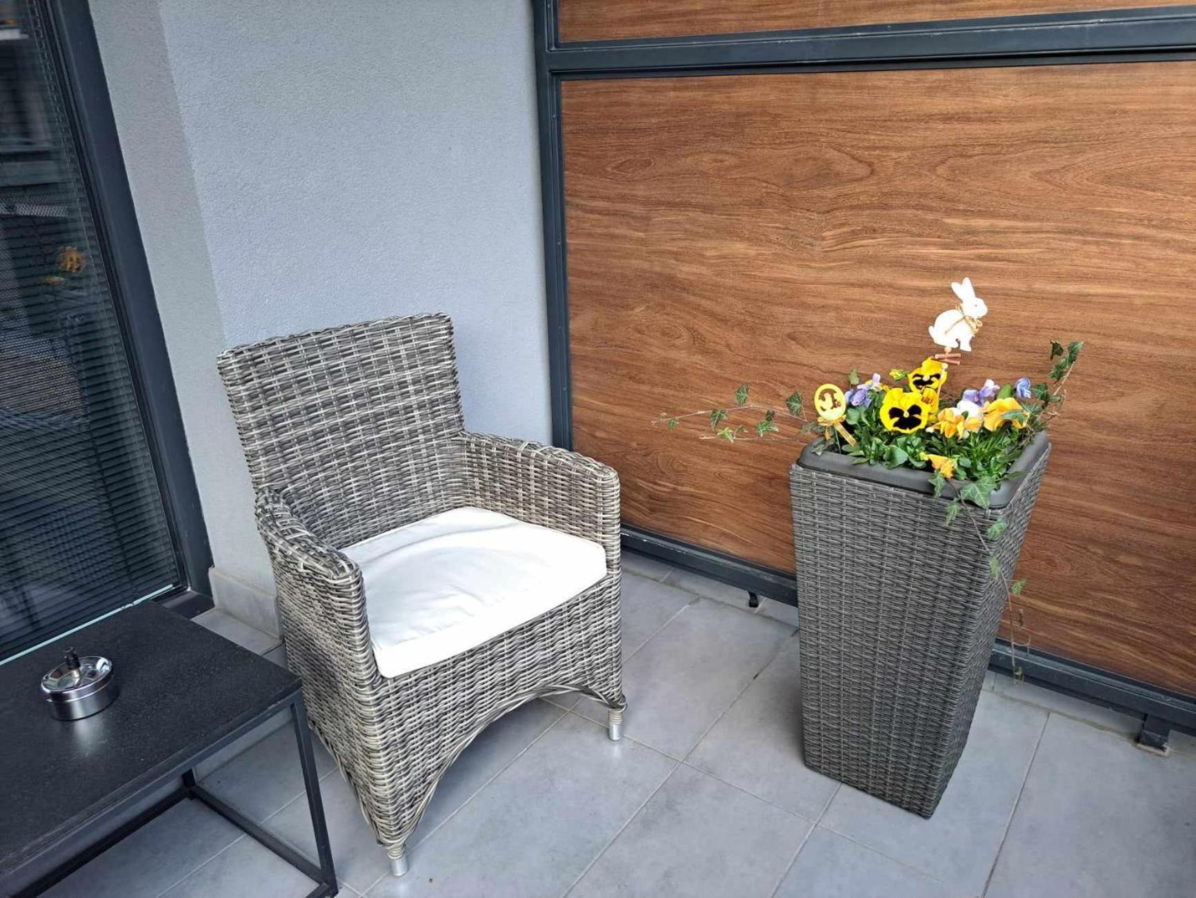 Taban Halifax Apartment - City Center & Free Parking Nitra Eksteriør billede