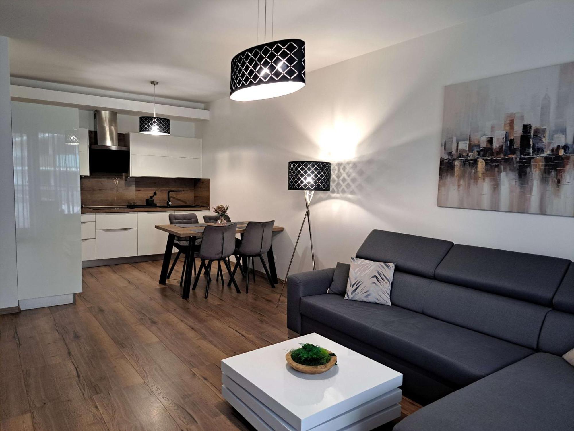 Taban Halifax Apartment - City Center & Free Parking Nitra Eksteriør billede