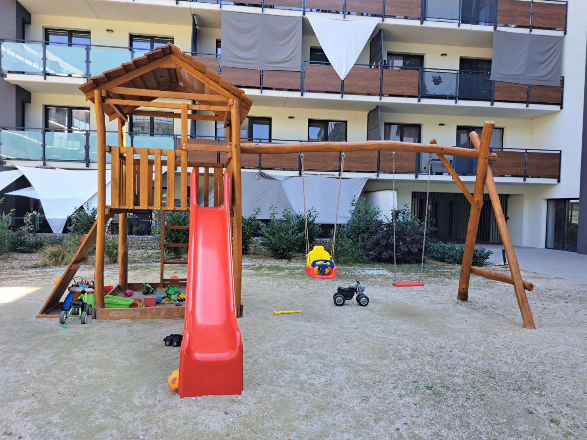 Taban Halifax Apartment - City Center & Free Parking Nitra Eksteriør billede